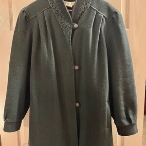 Elegant Vintage Green Coat with Lace Trim